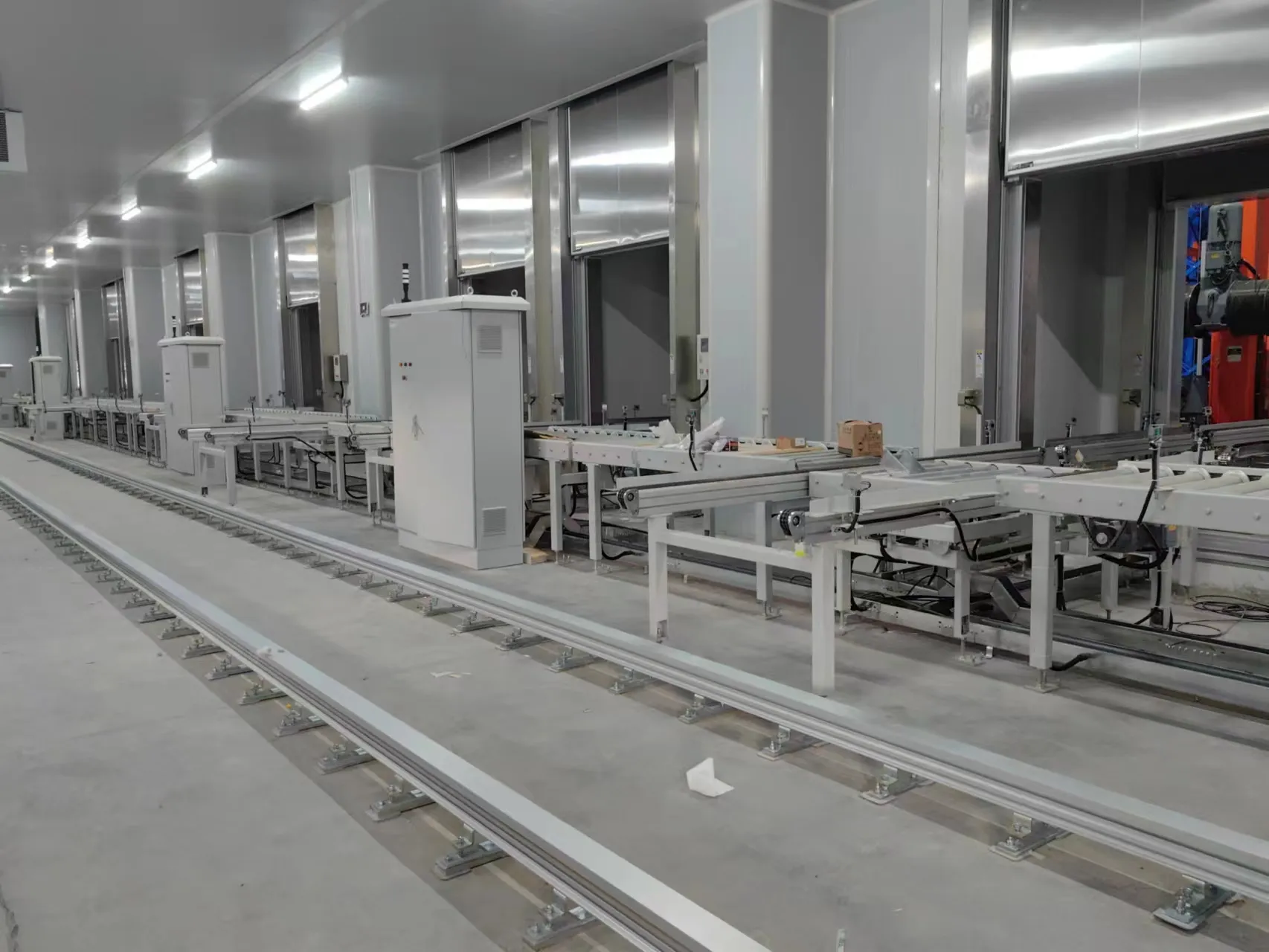 Mixed Warehouse—9 Four-Way Carts and 4 Elevators